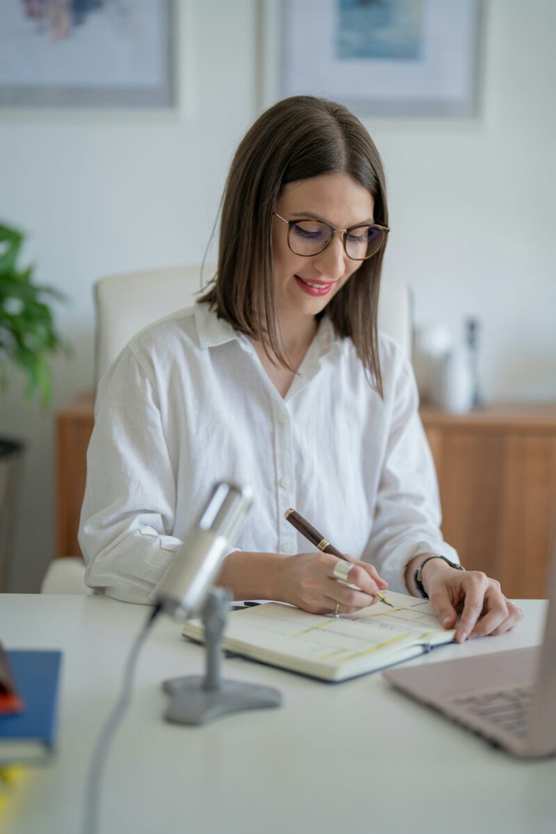 Creating and Selling Online Courses: Sharing Your Expertise and Building Revenue