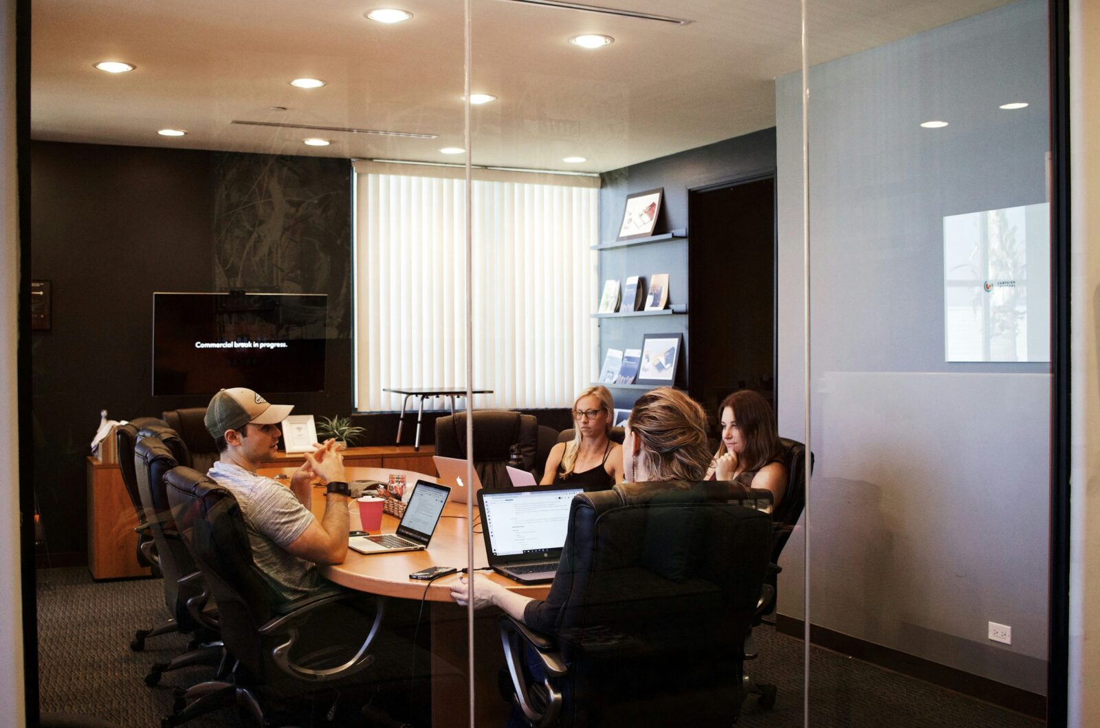 Community & Connection: Building a Network of Support and Collaboration for Online Entrepreneurs
